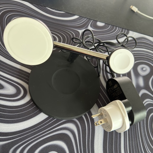 Belkin boost charge pro 3in1 wireless charging stand with MagSafe - Picture 1 of 1